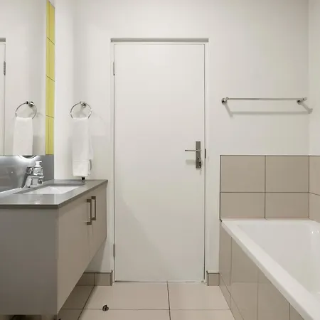 Easy Stay - The Median Rosebank Johannesburg Exterior photo